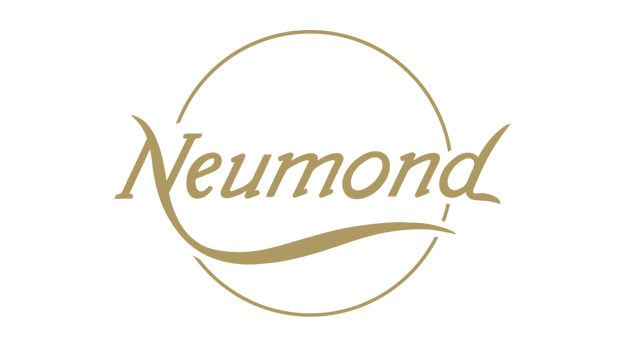 Neumond Logo in weiß: Schriftzug mit Welle aus dem N laufend und einem Kreis drum herum